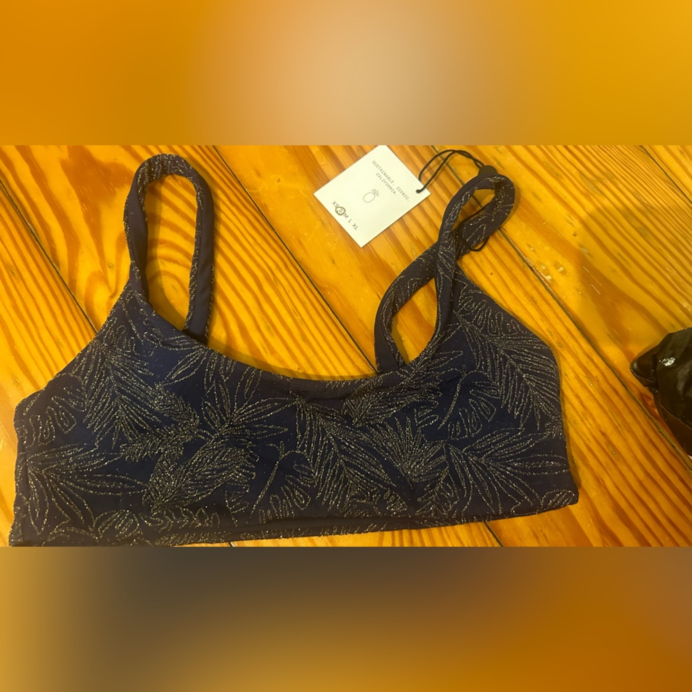 Skatie swim top size small Mya
